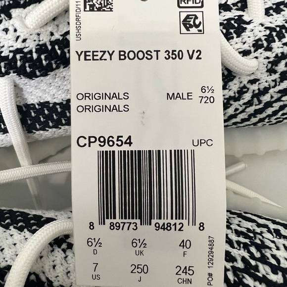 Yeezy Boost 350 V2 - never worn - Picture 3 of 6
